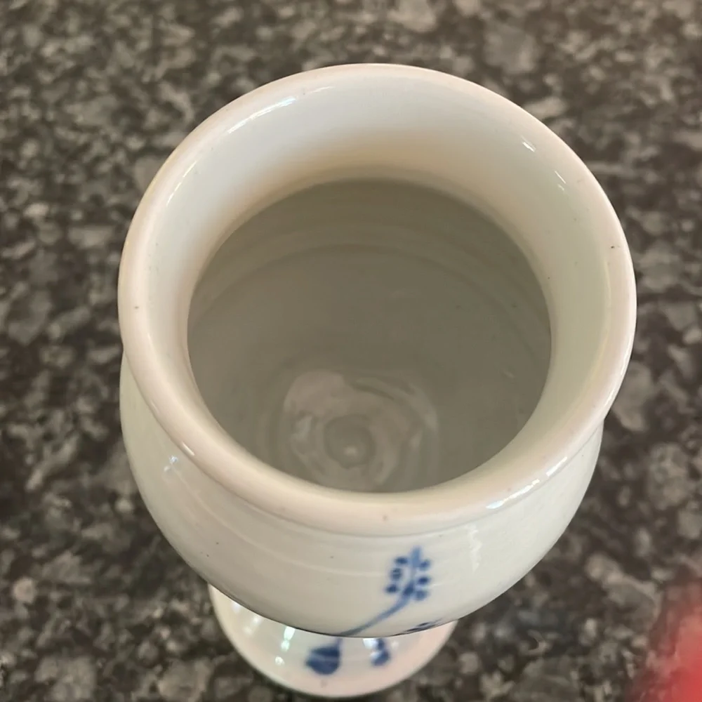 Fine painted design pottery vase or mug with‎ maker’s mark